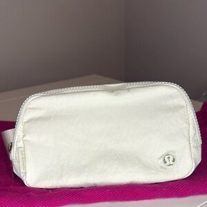 lululemon athletica - Cream/Off white   Everywhere Belt Bag